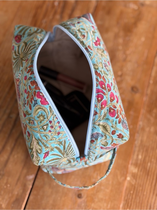 Handbags - Printed Blue Floral Vintage Pouch
